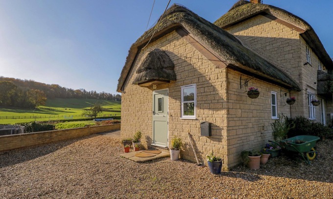 Teffont Evias Cottage | CLARENDON ANNEX, pet friendly, with pool in Teffont