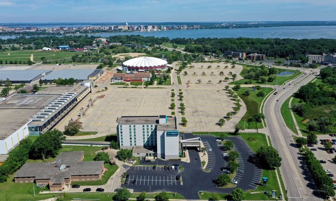 Madison Hotel | Clarion Suites at the Alliant Energy Center