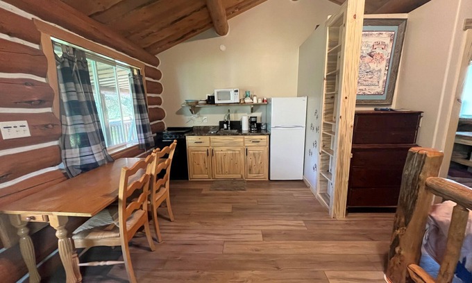 Salmon Apartment | Clark Cabin, Greyhouse Inn Vacation Rentals