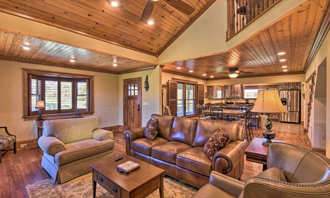 Clarkesville Cabin | Clarkesville Ranch Cabin w/Screened-In Porch!