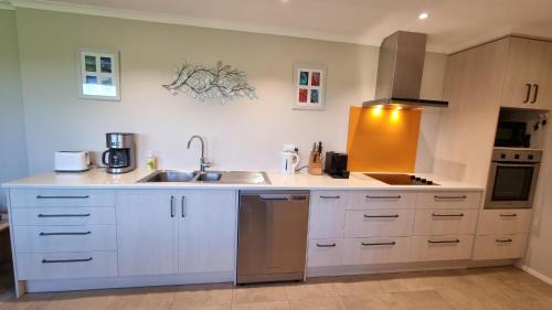 Clarks Beach Apartment | Clarks Beach Getaway