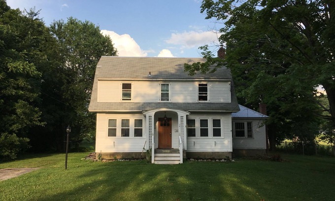 Poultney House | Classic 1920s Farmhouse Beautifully Restored, Idyllic Setting with EV charging