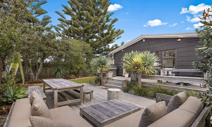 Omaha House | Classic Bach with a modern twist - close to the beach