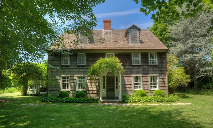 Sagaponack House | Classic Bridgehampton Farmhouse, ⅓ Mile to the Ocean in Sagaponack