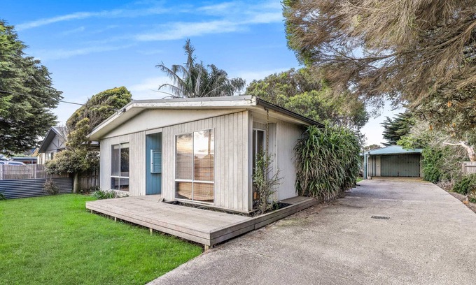 Sunderland Bay House | Classic Cottage Stay