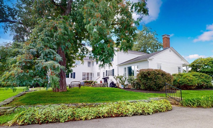 Town of Benton House | Classic country retreat with a game room, bar, expansive outdoor space, & grill
