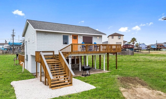 Surfside Beach House | Classic, Cozy Bungalow With Large Deck Near Beach
