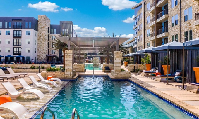 Addison Apartment | Classic Modern Apartment Well Equipped, Fitness Room,Pool & Free Parking