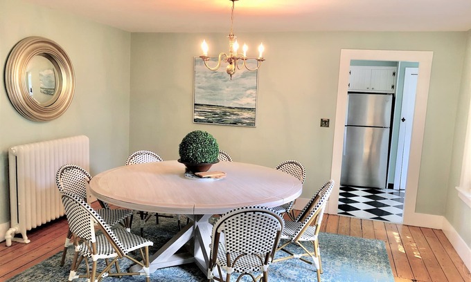 West Mystic House | Classic Mystic Retreat Walking Distance to Downtown