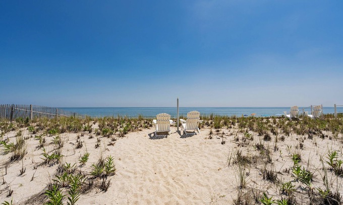 Mantoloking House | Classic Oceanfront 5-bedroom home, steps to the beach in South Mantoloking