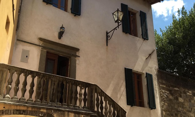 Mologno House | Classic Tuscan Home with Private Garden in the Old Walled City