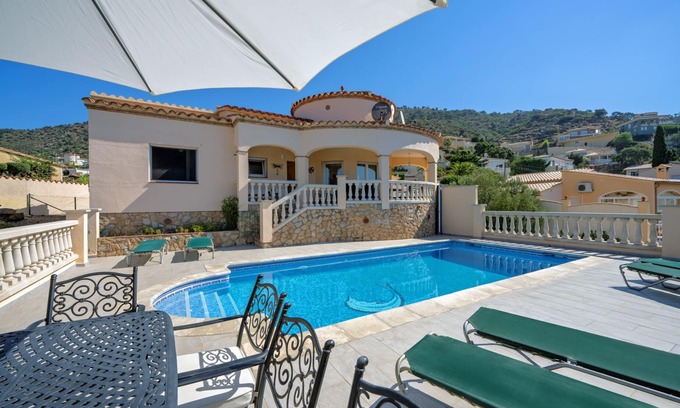 El Mas Isaac House | Classic Villa with sea-views, pool and garden