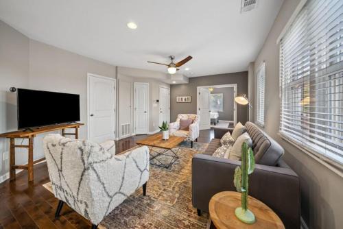 Mount Auburn Apartment | Classy 2BR Condo Near City Centre - OTR, UC, Zoo