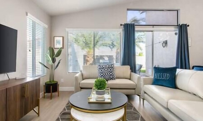 North Las Vegas House | ❤️Classy 3BR Vegas Pool Retreat w/Pool Table