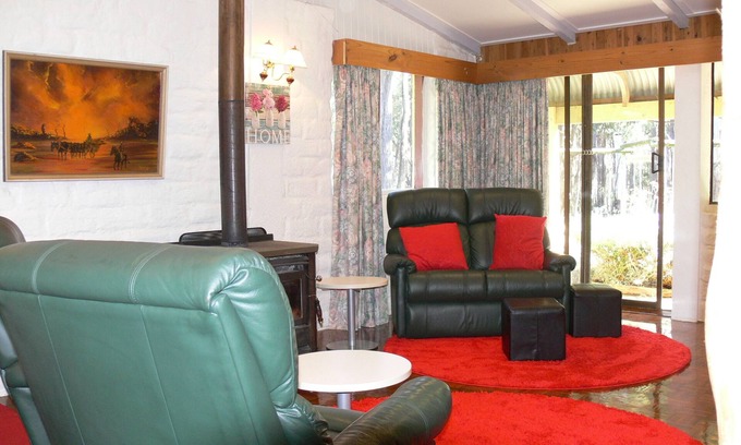 Coomoora Villa | Clayborne Villa, lovely mud brick country house