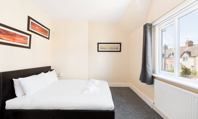 Frampton on Severn House | Clean 3-Bed Home in Stratford