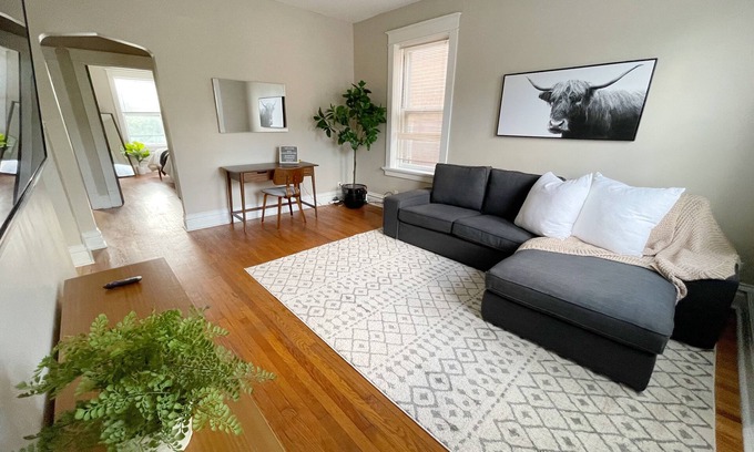 Tower Grove South Apartment | Clean and Cozy 2-Bed near Route 66 and Tower Grove