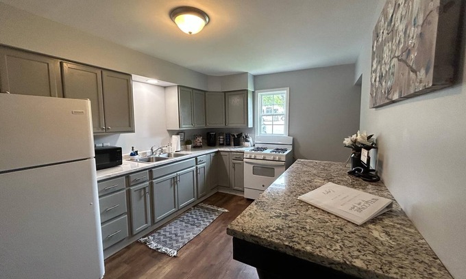 Williamsburg House | Clean and cozy 4 Bed, 2 Bath home- Sleeps 11- Close to university-