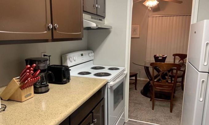 Norwood Court Apartment | Clean and Cozy Apartment 5 minutes from Lambert Airport and UMSL