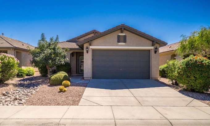 Anthem at Merrill Ranch House | Clean and Updated in Sun City Anthem at Merrill Ranch 55+ Community!