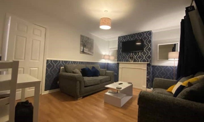 Newark upon Trent House | Clean cosy 3 Bedroom house, Free parking & WIFI