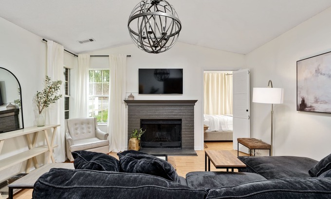 Meadowbrook Condo | Clean Cozy 2 Bedroom Condo Nestled Near All Things Birmingham 280 Area