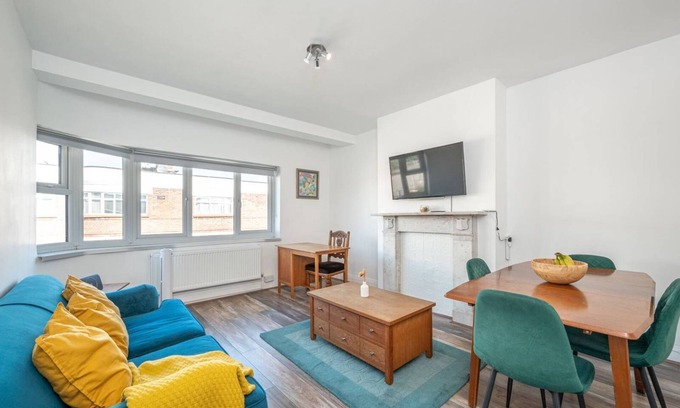 Hendon Apartment | Clean, Fresh, and Spacious 2 bed