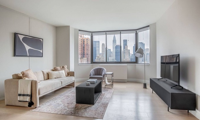Tudor City Apartment | Clean Kips Bay 2BR w/Gym & Doorman, nr Comedy & Theater, by Blueground