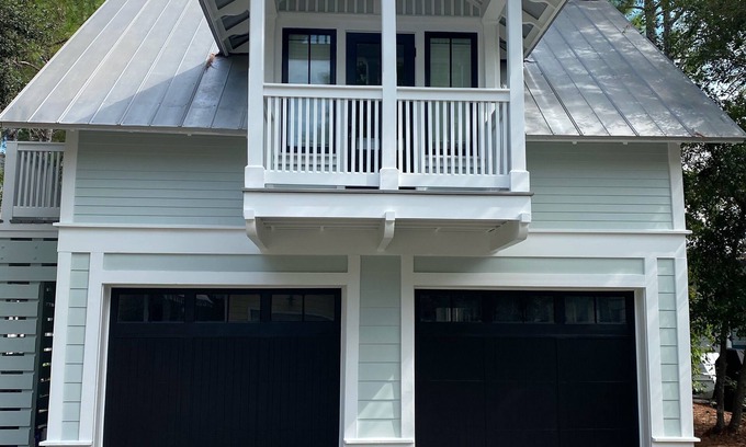 Watercolor Cottage | Clean & Newly Renovated Carriage House. 1 blk to Camp Watercolor. Perfect for 2!