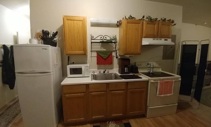 Mount Clemens Apartment | Clean, private Single unit efficiency