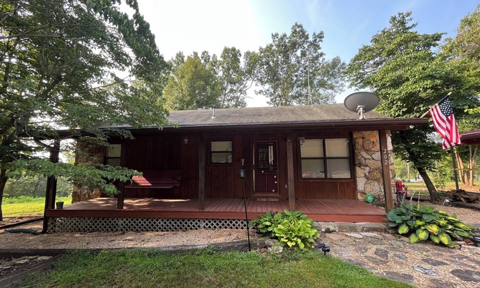 Theodosia Cabin | Clean, Spacious, Cozy Cabin, Less than 1/2 to Marina, Sleeps 8, Cell Service