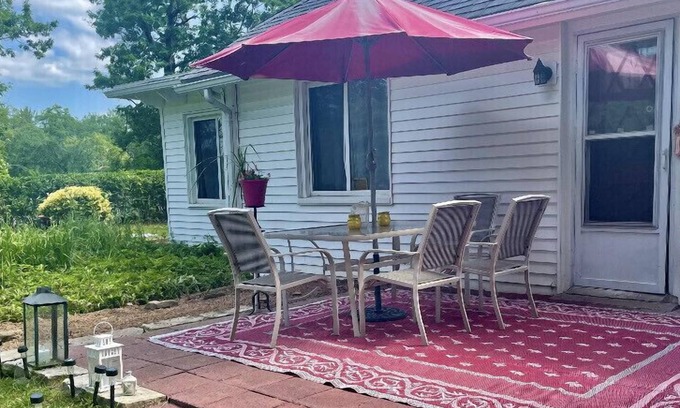 Wilson House | CLEANER AIR: Home 15min Niagara Falls, Wilson NY. Feels like ADK & The Cape!