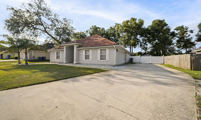 Northside House | ~Clear Skies Sleeps 7 Spacious Home by Airport~