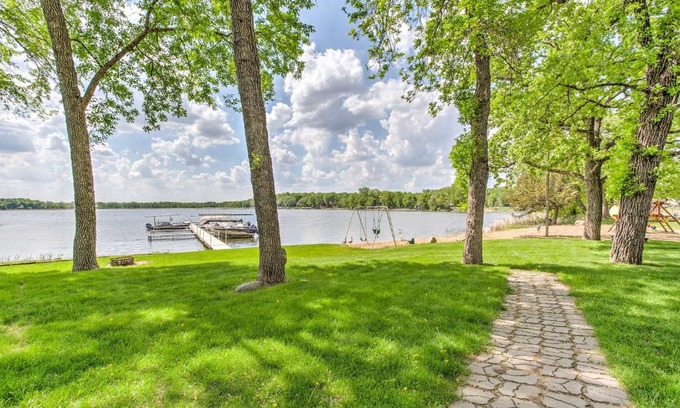 Annandale House | Clearwater Lake Getaway with Shared Pool and Boat Dock