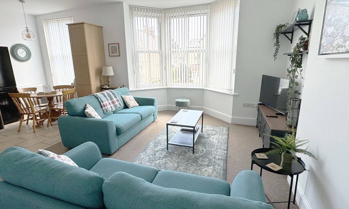 Llandudno Apartment | Clement Lodge Llandudno 2 Bedrooms Sleeps 4 Parking
