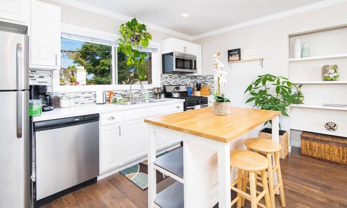 University Heights Cottage | Cleveland 16 by Avantstay Modern, Breezy Comfort in San Diego!