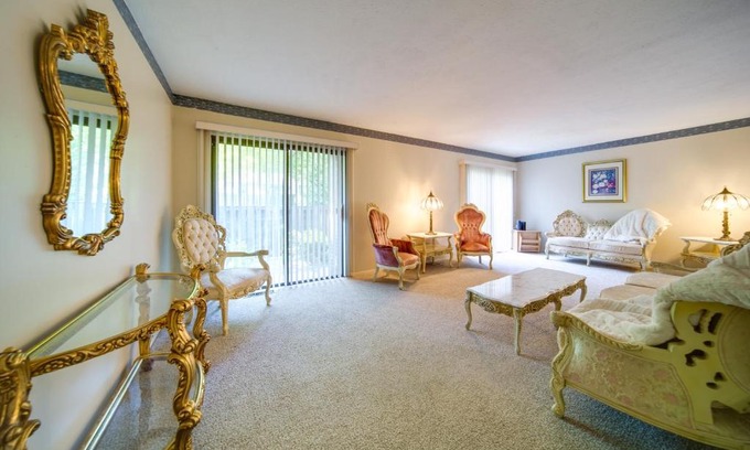 Richmond Heights Apartment | Cleveland Area Retreat Near Lake Erie