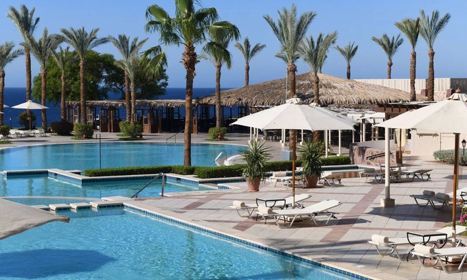 El Hadaba Hotel | Cliff-top Escape l 2 Relaxing Rooms 2/Pool, Spa, Tennis & Private Beach Access