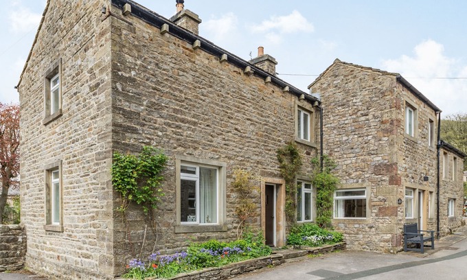 Buckden Cottage | CLIFFORD HOUSE FARM, pet friendly, with open fire in Buckden