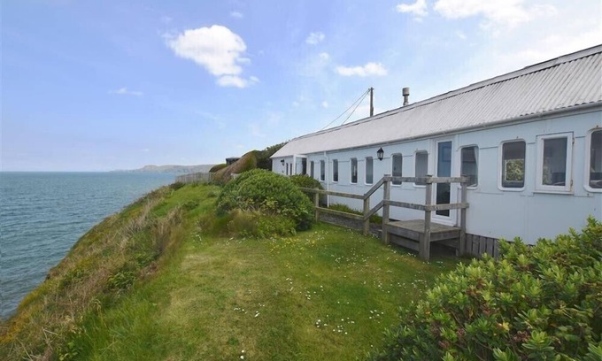 Aberporth Cottage | CLIFFTOP CARRIAGE, romantic, character holiday cottage in Aberporth