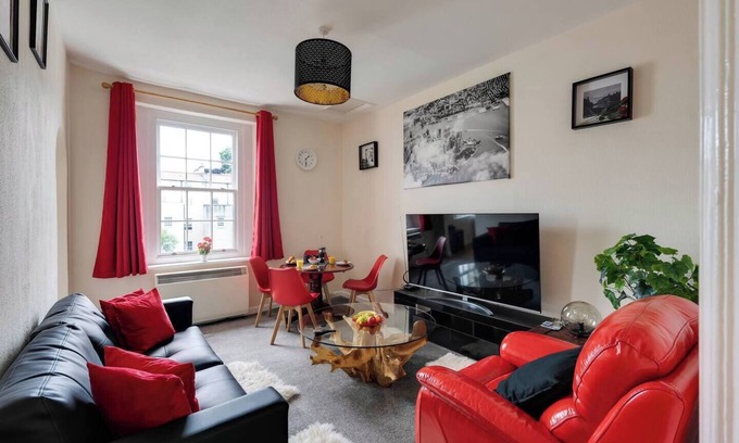 Cotham Apartment | Clifton Penthouse, Parking x1, Near Centre, Garden