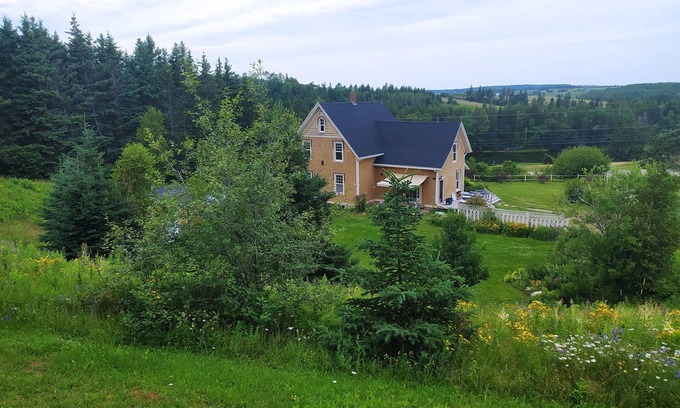 New London House | "Clinton Hills Summer House"nn2023 Tourism PEI license nbr:40000015