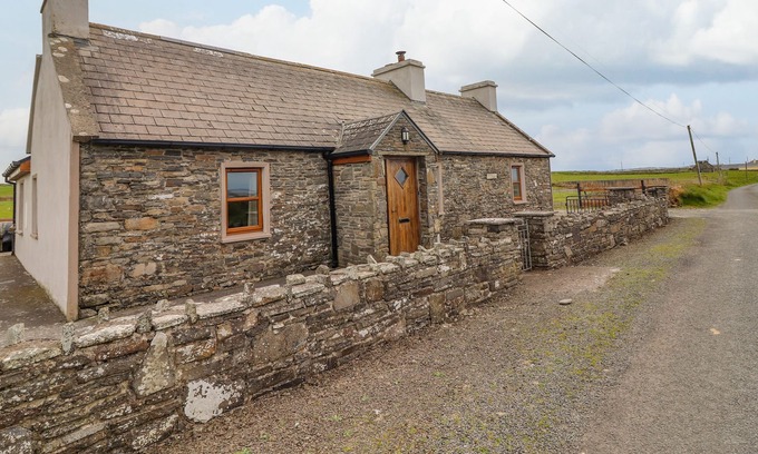 Creegh Cottage | CLOGHER COTTAGE, family friendly in Doonbeg, County Clare