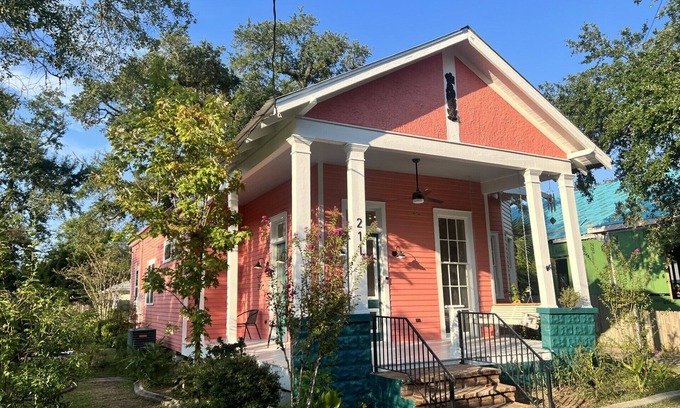Old Town Cottage | Close to Beach, Depot District, Renovated Historic Home, WiFi, Near restaurants