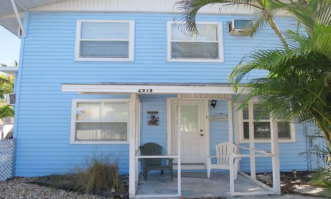 Ilexhurst Villa | Close to beach, trolley, shops and restaurants!