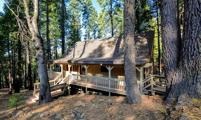 Camp Connell Cabin | Close to Bear Valley Ski Resort, Big Trees State Park, Hiking trails, and Lakes.