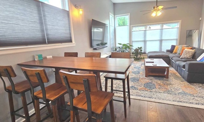 Indianapolis House | Close to everything downtown.