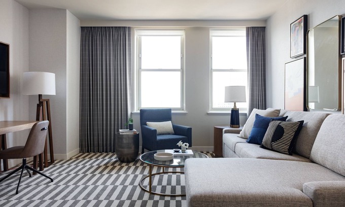 Downtown Fort Worth Hotel | Close to Fort Worth Botanic Garden and Fort Worth Zoo! Pets Allowed for Free!
