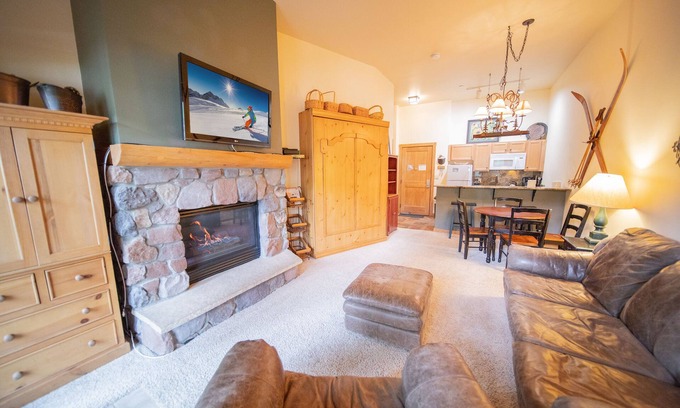 River Run Condo | Close to Gondola, Walk to Dining, Hot Tub