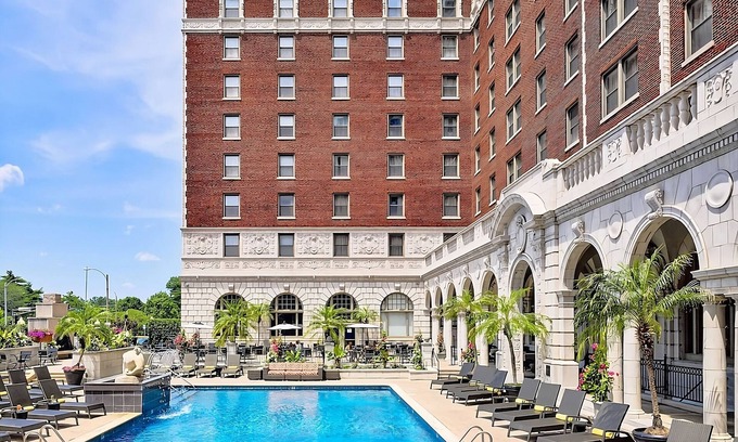 Central West End Apartment | Close to Laumeier Sculpture Park! Pets Allowed! With Parking, Pool & Cinema!
